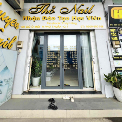 Sang Gấp Tiệm Nail Quận 7 – Full Nội Thất, Vào Làm Ngay – Giá Chỉ 60 T