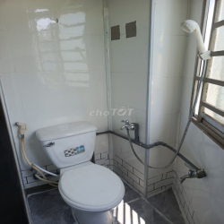 NHÀ NHỎ CHO THUÊ - HẺM XE CON  6M 