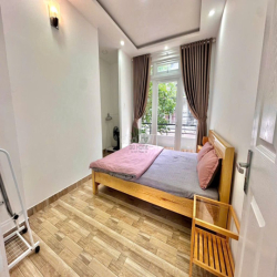 CHO THUÊ CĂN HỘ ĐƯỜNG BẠCH ĐẰNG CAO CẤP 2 PN FULL NỘI THẤT VIEW ĐẸP