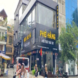 GÓC 2MT ĐƯỜNG TÔN THẤT TÙNG Q1 CHO THUÊ DT 200M2 GIÁ 70TR