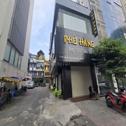GÓC 2MT ĐƯỜNG TÔN THẤT TÙNG Q1 CHO THUÊ DT 200M2 GIÁ 70TR