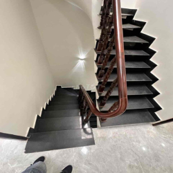 Cho thuê nhà nguyên cao lỗ, cách parcmall 300m,  4 tầng. 16 tr/ tháng