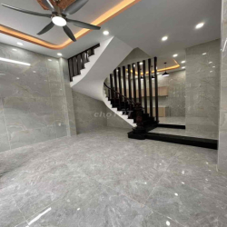 Cho thuê nhà nguyên cao lỗ, cách parcmall 300m,  4 tầng. 16 tr/ tháng