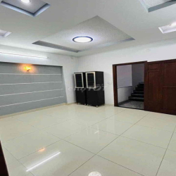 💟 cho thuê nhà 4pn 5wc hem 1/ xe hoi lê van thọ p8