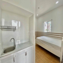 PHÒNG TRỌ SINH VIÊN Cửa Sổ Trời Có Máy Lạnh