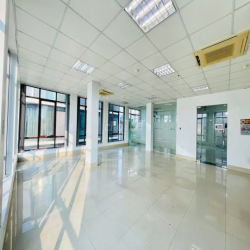 Cho thuê văn phòng 115m2 Trần Quang Diệu giá chỉ 18tr trần cao lô góc