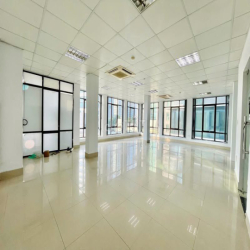 Cho thuê văn phòng 115m2 Trần Quang Diệu giá chỉ 18tr trần cao lô góc
