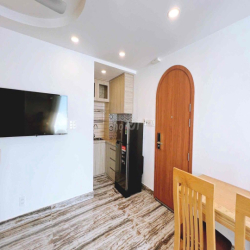 Căn Hộ 50m2 Ban Công Lớn Full Nội Thất Trung Tâm Quận 3 Giáp Quận 1