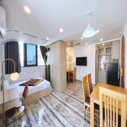 Căn Hộ 50m2 Ban Công Lớn Full Nội Thất Trung Tâm Quận 3 Giáp Quận 1