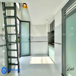 Cho Thuê Phòng Gác Lửng Ngay Mặt Tiền Dưới Trệt - Gác Cao 1M8