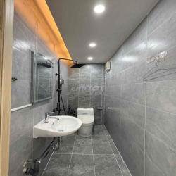 CHO THUÊ NHÀ MẶT TIỀN CHỢ TÂN MỸ, TRỆT LẦU, 4x20M, 25 TRIỆU/ THÁNG