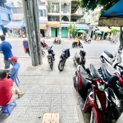 mặt bằng đường 2 chiều gần ngã ba