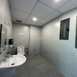 Chính chủ VP 90m2 - chỉ 20tr+ - Hoà Hưng Q10 - ban công rộng thoáng