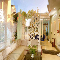 Cho thuê nhà 3 tầng 02/Kiệt 18 Hoàng Quốc Việt (Trường Chinh) Huế