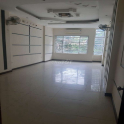 Cho thuê nhà phân lô phố Trần Quốc Hoàn -  60m2 x 5 tầng,  25 triệu/th
