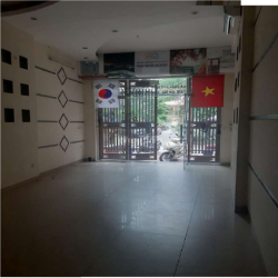 Cho thuê nhà phân lô phố Trần Quốc Hoàn -  60m2 x 5 tầng,  25 triệu/th