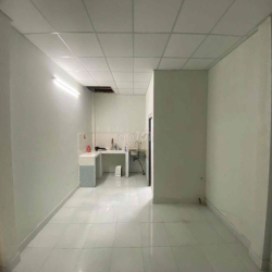 Chính chủ cho thuê nguyên căn đường Đô Đốc Long 4.1x18.5m trống suốt