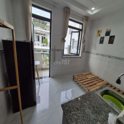 phòng ban công và cửa sổ có thang máy tân sơn Gò Vấp