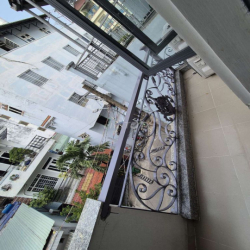 phòng ban công và cửa sổ có thang máy tân sơn Gò Vấp