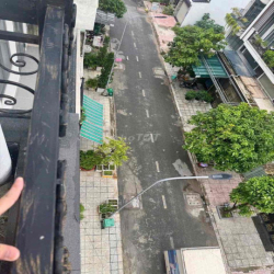 NHÀ 1/ NGẮN HHG. TRỆT LỬNG 3 LẦU 4PN 3WC ( VỊ TRÍ ĐẸP )