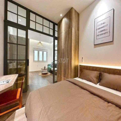 CHO THUÊ CĂN HỘ TÁCH BẾP SIÊU RỘNG Ở TRẦN QUANG KHẢI QUẬN 1 MỚI GIÁ RẺ