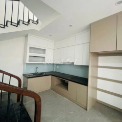 Cho thuê nhà nguyên căn Thạch Bàn, 3PN, nội thất đầy đủ, ô tô đỗ cổng