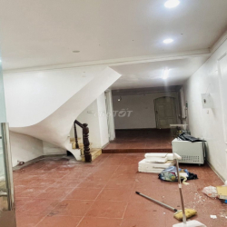 Cho thuê nhà riêng ngõ 125 phố Trung Kính, Dt 50m2 x 3,5 tầng 15 triệu