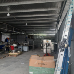 3.00m mặt tiền đường nhựa khung rào bao quanh 