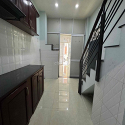 NNC 1 trệt 2 lầu 1 sân thượng ở Lê Văn Duyệt 2PN 3wc gần Q1