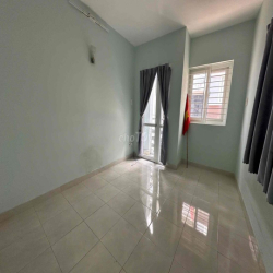 NNC 1 trệt 2 lầu 1 sân thượng ở Lê Văn Duyệt 2PN 3wc gần Q1