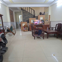 Cần Cho thuê nhà mặt tiền Dương Thị Giang PTN DT 4,5 x22 1 trệt 2 lầu 