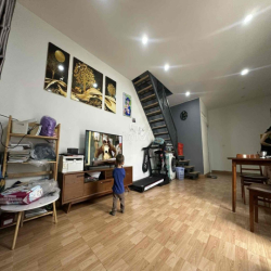 cho thuê nhà hẽm 102 Nguyễn Tât Thành thông Đinh Núp