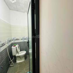 cho thuê nhà hẽm 102 Nguyễn Tât Thành thông Đinh Núp