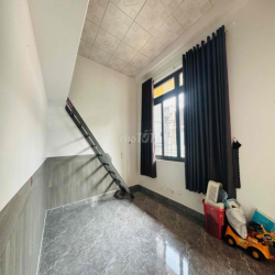 cho thuê nhà hẽm 102 Nguyễn Tât Thành thông Đinh Núp