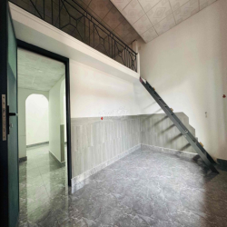 cho thuê nhà hẽm 102 Nguyễn Tât Thành thông Đinh Núp