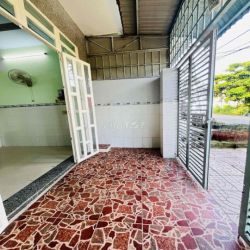 CHO THUÊ NHÀ LẦU 3PN KDC HƯNG PHÚ CTY8 SAU LƯNG CĂN HỘ CARA GIÁ 6TR