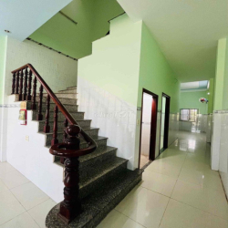 CHO THUÊ NHÀ LẦU 3PN KDC HƯNG PHÚ CTY8 SAU LƯNG CĂN HỘ CARA GIÁ 6TR