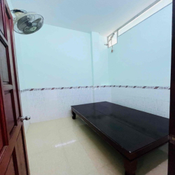 CHO THUÊ NHÀ LẦU 3PN KDC HƯNG PHÚ CTY8 SAU LƯNG CĂN HỘ CARA GIÁ 6TR