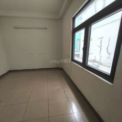 NHÀ NGUYÊN CĂN ĐƯỜNG LỚN 1 TRỆT 2 LẦU, DT 4,5×20.KHU 38HA