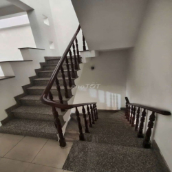 NHÀ NGUYÊN CĂN ĐƯỜNG LỚN 1 TRỆT 2 LẦU, DT 4,5×20.KHU 38HA