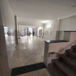 NHÀ NGUYÊN CĂN ĐƯỜNG LỚN 1 TRỆT 2 LẦU, DT 4,5×20.KHU 38HA