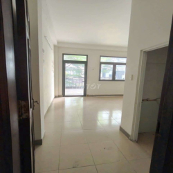 NHÀ NGUYÊN CĂN ĐƯỜNG LỚN 1 TRỆT 2 LẦU, DT 4,5×20.KHU 38HA