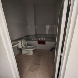 NHÀ NGUYÊN CĂN ĐƯỜNG LỚN 1 TRỆT 2 LẦU, DT 4,5×20.KHU 38HA