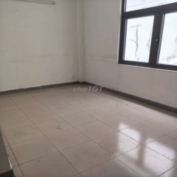 NHÀ NGUYÊN CĂN ĐƯỜNG LỚN 1 TRỆT 2 LẦU, DT 4,5×20.KHU 38HA