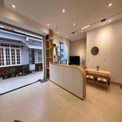 CHO THUÊ NHÀ - HẺM SỐ 43 PHÙNG CHÍ KIÊN - NHÀ MỚI 100% - FULL NỘI THÂT