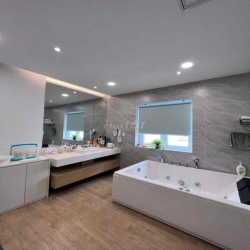 Nhà phố cơ bản- full nội thất 5x15m 15- 17tr/ tháng LH Hương