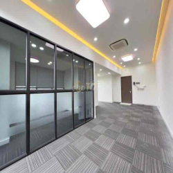 CHO THUÊ VĂN PHÒNG RỘNG, căn góc view thoáng, 56m2 có ngăn phòng họp