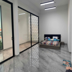 🚨 NHÀ MỚI 650M2 – NGANG 10M – NGAY LÊ VĂN VIỆT 🚨