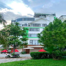  CHO THUÊ NHÀ LÔ GÓC MẶT TIỀN 18M– VỈA HÈ RỘNG–VIEW VƯỜN HOA CỰC HIẾM 