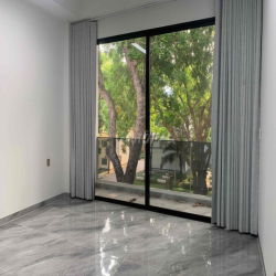 🚨 NHÀ MỚI 650M2 – NGANG 10M – NGAY LÊ VĂN VIỆT 🚨